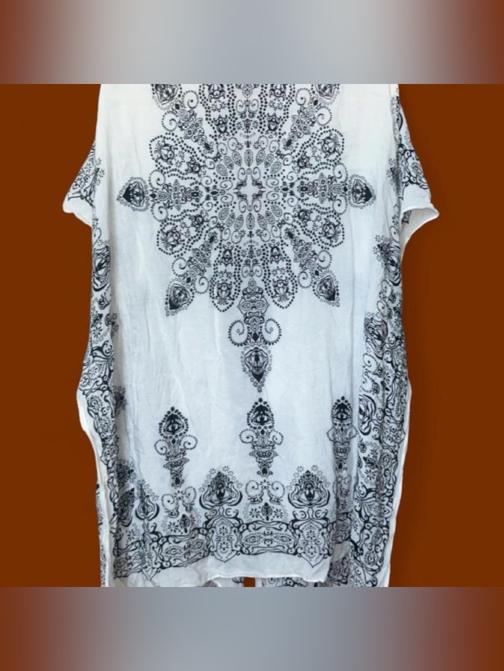 Women’s White kimono with Black Paisley Medallion Print